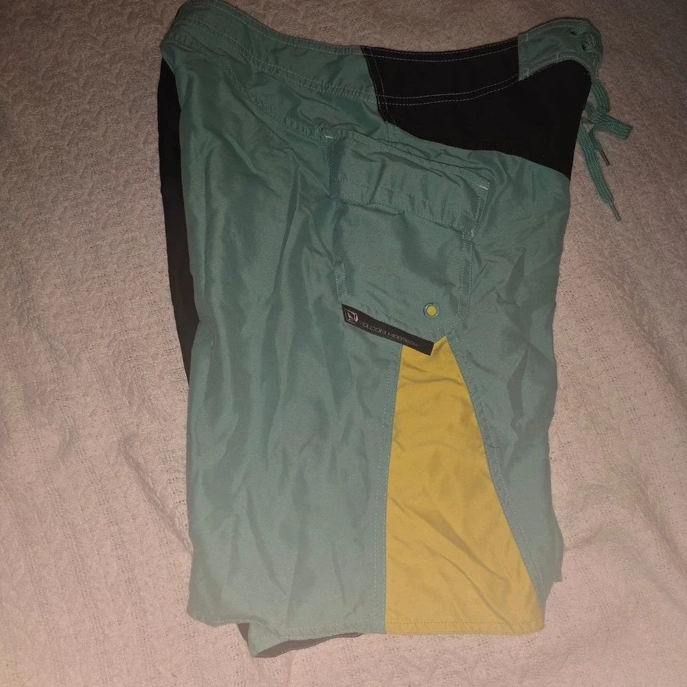 Volcom dive into